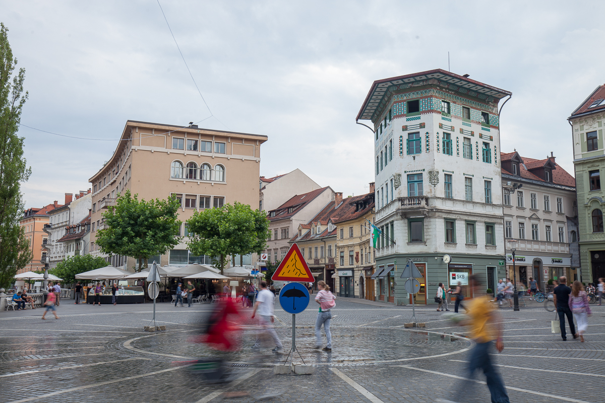 13.07.2015 Ljubljana PreÅ¡ernov trg, InÅ¡talacija umetnega deÅ¾ja