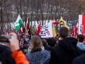 Demonstranti nad begunskim centrom v Avstriji nasproti mejega prehoda Spielfeld